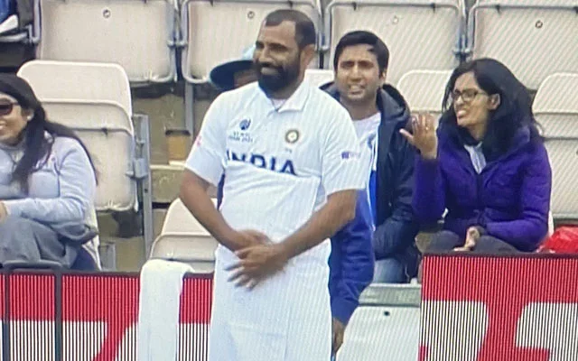 Mohammed Shami wearing towel on field