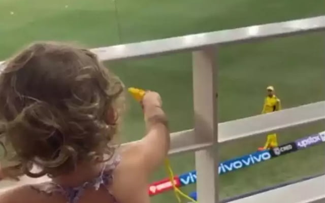Faf du Plessis' daughter calls his dad by whistle