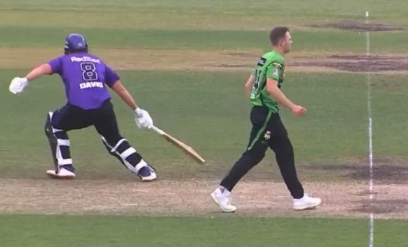 Watch: Tim David costs Hobart Hurricanes 5 penalty runs for his deliberate short run