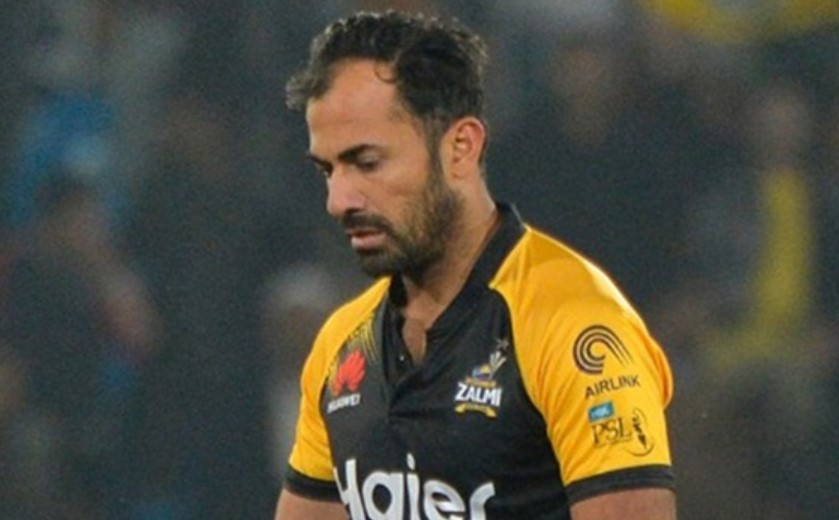 PSL 2022: Wahab Riaz accidentally slips during his run-up against Islamabad United