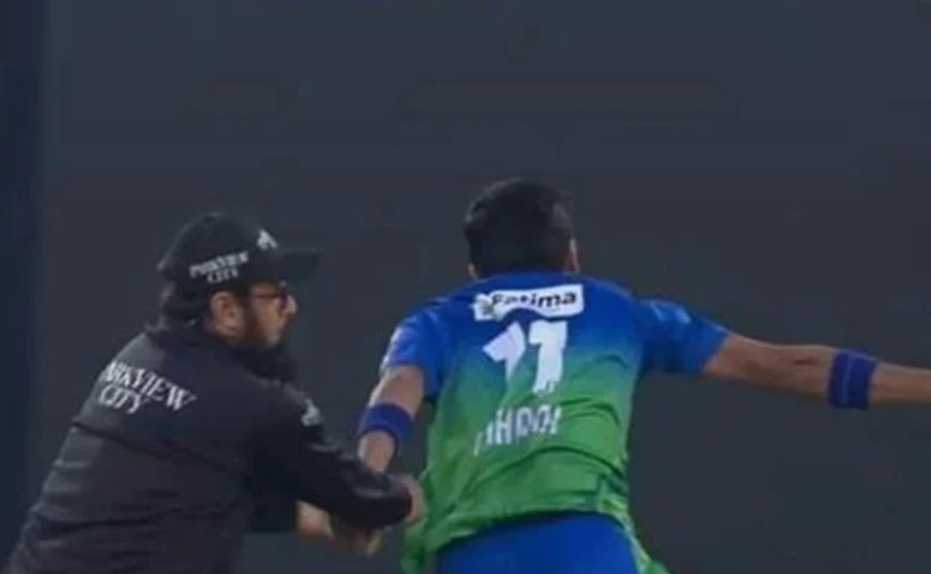 WATCH: Aleem Dar tries to catch Shahnawaz Dahani in the midst of his celebration