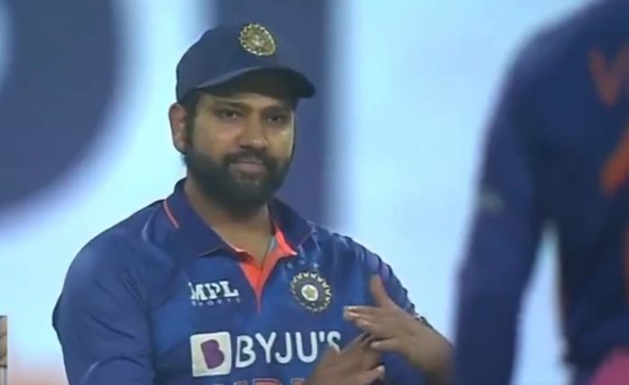 WATCH: Rohit Sharma and Virat Kohli engage in a hilarious conversation before taking DRS, video goes viral