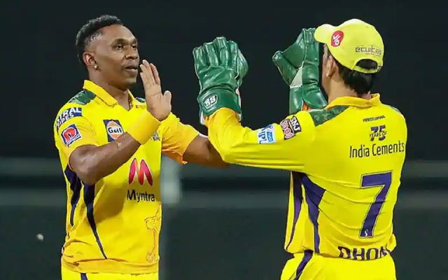 MS Dhoni and Dwayne Bravo